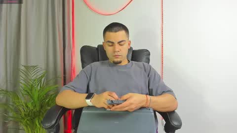 K A L I online show from 10/13/25, 07:52