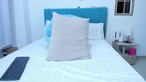 Kamilalopez online show from 09/12/25, 01:38