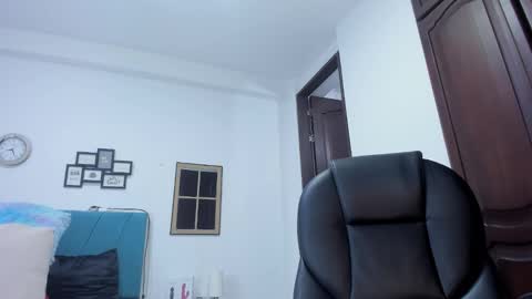 Kamilalopez online show from 10/04/25, 09:35