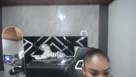 Kamala. Live 2100 - 600 online show from 10/04/25, 02:42