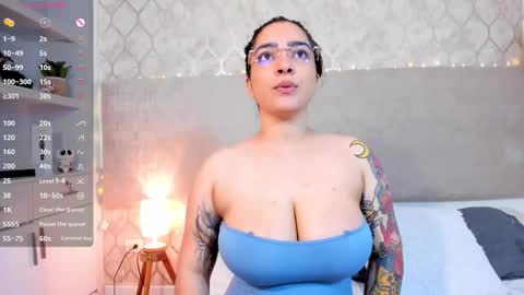 Kamila Betancourt online show from 10/15/25, 08:53