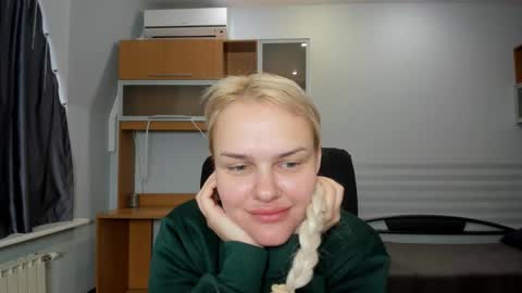 Camila online show from 11/26/25, 06:47