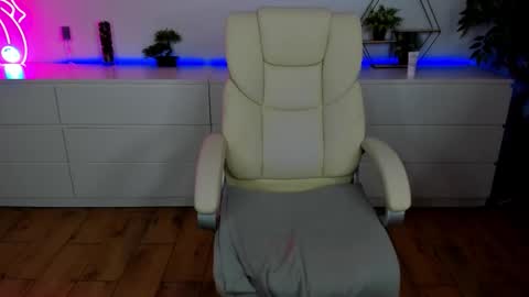 Snapshot of kamilahot25 chatting on 10/18/25, 06:52 kamilahot25 online show from 10/18/25, 06:52