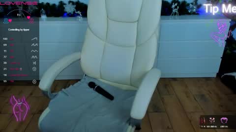 Snapshot of kamilahot25 chatting on 12/14/25, 12:16 kamilahot25 online show from 12/14/25, 12:16