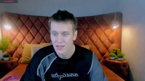 Snapshot of kane_wolfs chatting on 10/04/25, 02:15 Kane online show from 10/04/25, 02:15