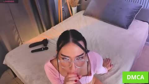 Snapshot of kanyesbabyyy chatting on 10/26/25, 01:28 Agata online show from 10/26/25, 01:28