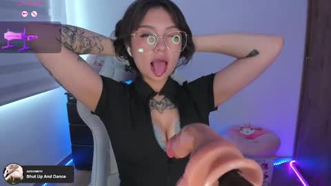 Hanny online show from 11/17/25, 05:52