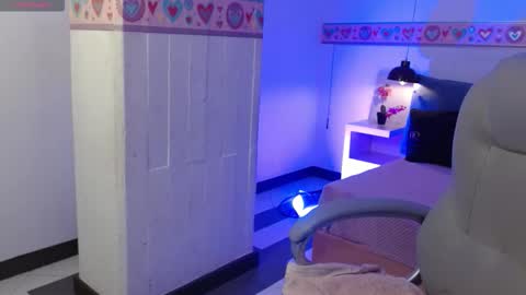 kaoryy_1 online show from 12/16/25, 11:37