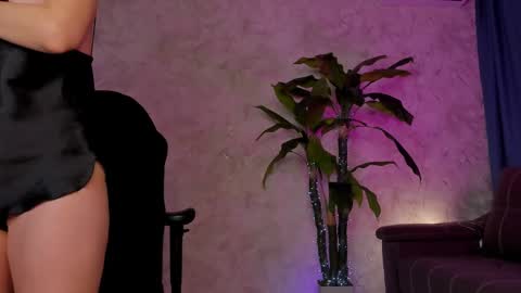 Emma online show from 02/25/25, 01:52