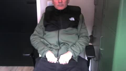 Robbie online show from 12/19/24, 02:02