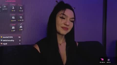 Snapshot of kara_life chatting on 10/24/25, 01:35 kara_life online show from 10/24/25, 01:35