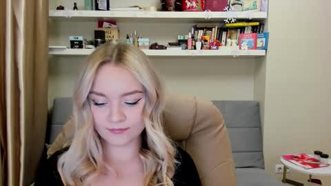 Snapshot of kara_smith_ chatting on 01/11/26, 10:04 Kara. Off from 15th till 24th of December online show from 01/11/26, 10:04
