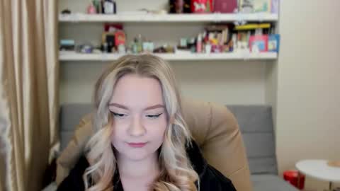Snapshot of kara_smith_ chatting on 02/19/26, 11:34 Kara. Off from 15th till 24th of December online show from 02/19/26, 11:34