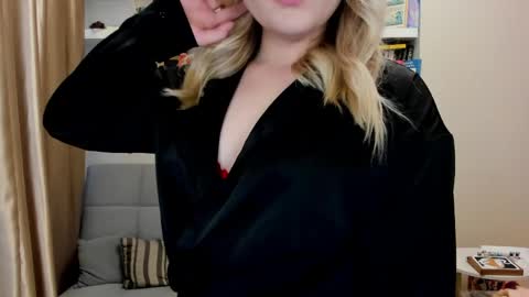 Snapshot of kara_smith_ chatting on 06/08/26, 01:28 Kara. Off from 15th till 24th of December online show from 06/08/26, 01:28