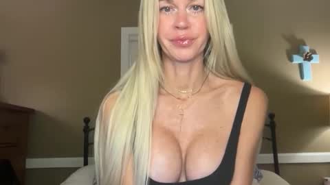 kara online show from 10/26/25, 10:04