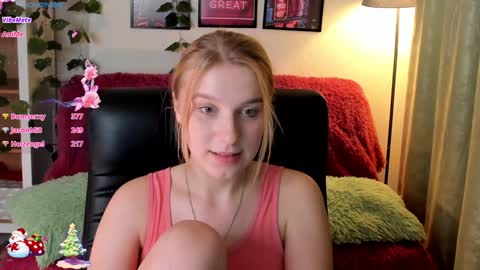 Snapshot of karambamoon chatting on 12/14/24, 03:29 Lera online show from 12/14/24, 03:29
