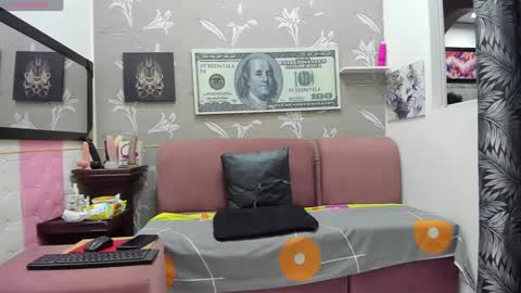 Snapshot of karenbis chatting on 02/12/25, 12:37 Karen online show from 02/12/25, 12:37