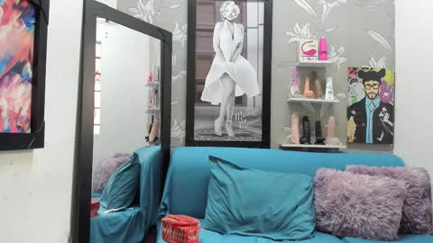 Snapshot of karenbis chatting on 01/15/26, 07:50 Karen online show from 01/15/26, 07:50