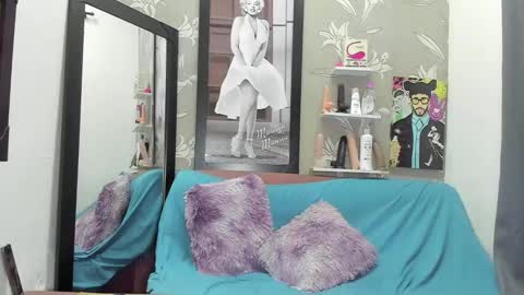 Snapshot of karenbis chatting on 02/13/26, 09:00 Karen online show from 02/13/26, 09:00