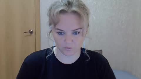 karennelsonx online show from 09/18/25, 11:01