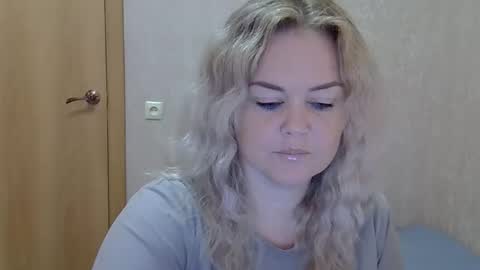 karennelsonx online show from 09/23/25, 12:19