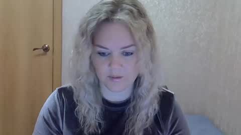 karennelsonx online show from 10/18/25, 03:57