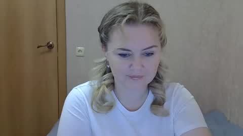 karennelsonx online show from 11/26/25, 02:07