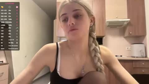 Snapshot of karensimilton chatting on 05/11/26, 01:06 May online show from 05/11/26, 01:06