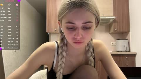 Snapshot of karensimilton chatting on 05/18/26, 03:29 May online show from 05/18/26, 03:29