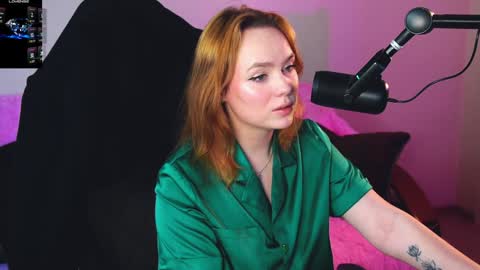 Snapshot of kari_lunna chatting on 12/07/24, 06:21 Karoline online show from 12/07/24, 06:21
