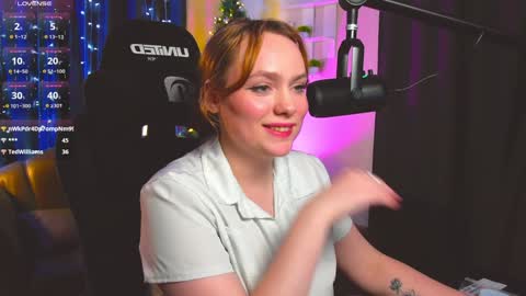 Snapshot of kari_lunna chatting on 12/20/24, 09:32 Karoline online show from 12/20/24, 09:32