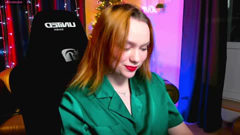 Snapshot of kari_lunna chatting on 12/24/24, 03:49 Karoline online show from 12/24/24, 03:49