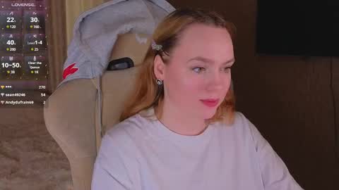 Snapshot of kari_lunna chatting on 01/11/25, 07:06 Karoline online show from 01/11/25, 07:06