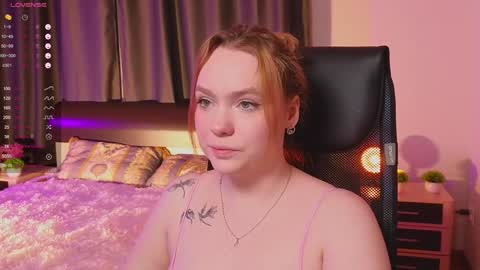 Snapshot of kari_lunna chatting on 01/24/25, 03:22 Karoline online show from 01/24/25, 03:22