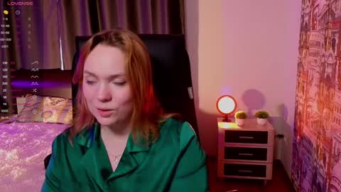 Snapshot of kari_lunna chatting on 01/24/25, 09:49 Karoline online show from 01/24/25, 09:49
