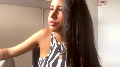 Snapshot of kariina_candy chatting on 06/22/26, 03:31 kariina candy and fox online show from 06/22/26, 03:31