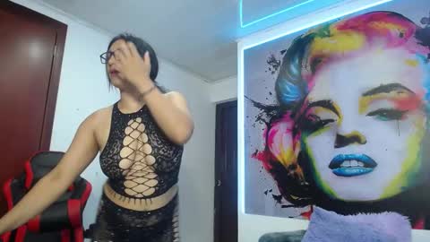 Snapshot of karime_sexygirl chatting on 01/17/25, 07:27 Karime online show from 01/17/25, 07:27