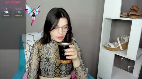 Snapshot of karina_kelly chatting on 11/17/25, 02:28 karina online show from 11/17/25, 02:28