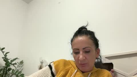 Karina online show from 12/22/25, 05:04