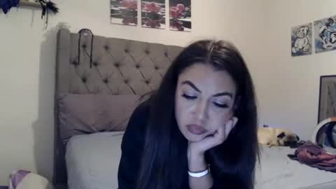Snapshot of karinakummings chatting on 12/20/25, 12:01 karinakummings online show from 12/20/25, 12:01