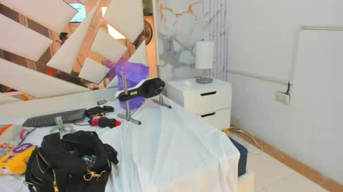 KarinaSimonz online show from 04/22/26, 09:05