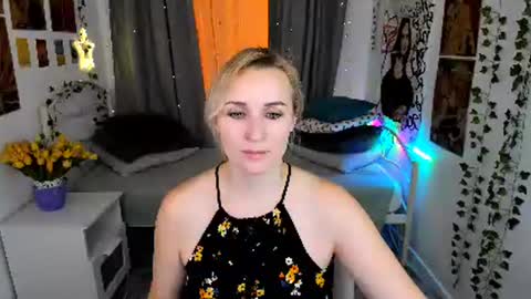 Snapshot of karinella_x chatting on 03/02/25, 09:11 Karina online show from 03/02/25, 09:11