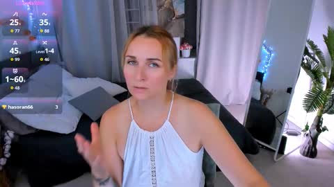 Karina  online show from 10/22/25, 09:14