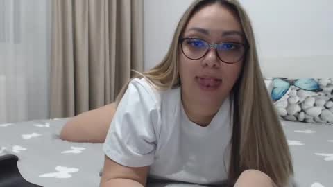 Snapshot of karinmcqueen chatting on 02/14/25, 05:46 Karin online show from 02/14/25, 05:46