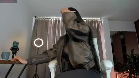 Snapshot of karinnixx chatting on 02/12/26, 02:23 Karin online show from 02/12/26, 02:23