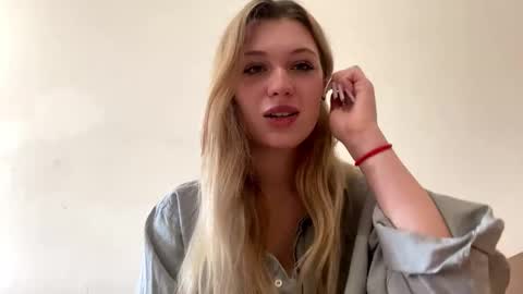 Snapshot of karisawaldon chatting on 10/17/25, 11:24 Marry online show from 10/17/25, 11:24