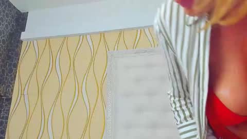 Snapshot of karissia_ chatting on 09/22/25, 05:15 KARISSIA online show from 09/22/25, 05:15