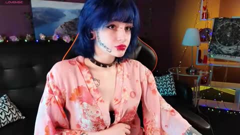 Snapshot of karkadeshk chatting on 11/14/25, 10:03 karkadeshk online show from 11/14/25, 10:03