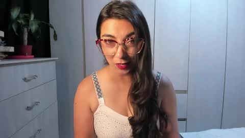 Snapshot of karla_hernandez chatting on 05/27/26, 10:45 Karla online show from 05/27/26, 10:45