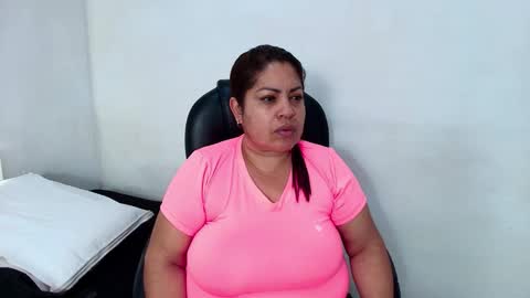 karla_hilton1 online show from 01/11/26, 12:32